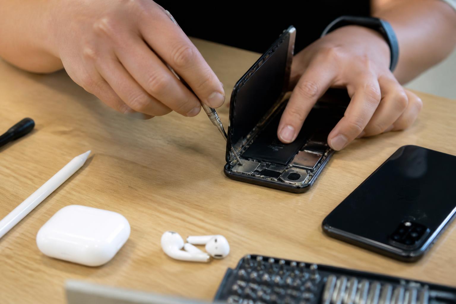 découvrez pourquoi votre iphone ne charge plus et apprenez des solutions simples et efficaces pour résoudre ce problème courant rapidement.